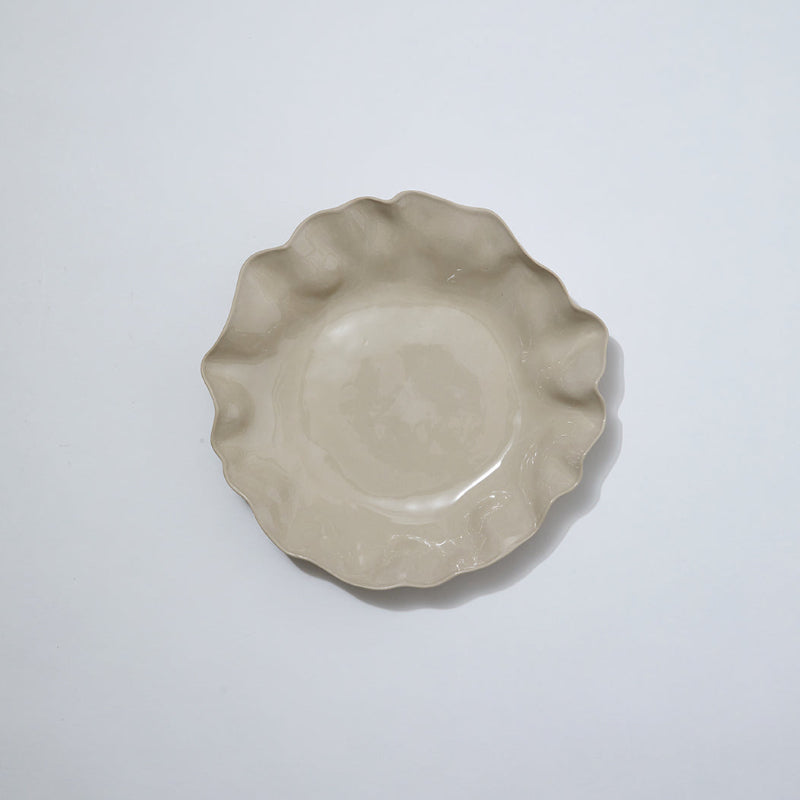 Marmoset Found Ruffle Round Platter Chalk White (XL)